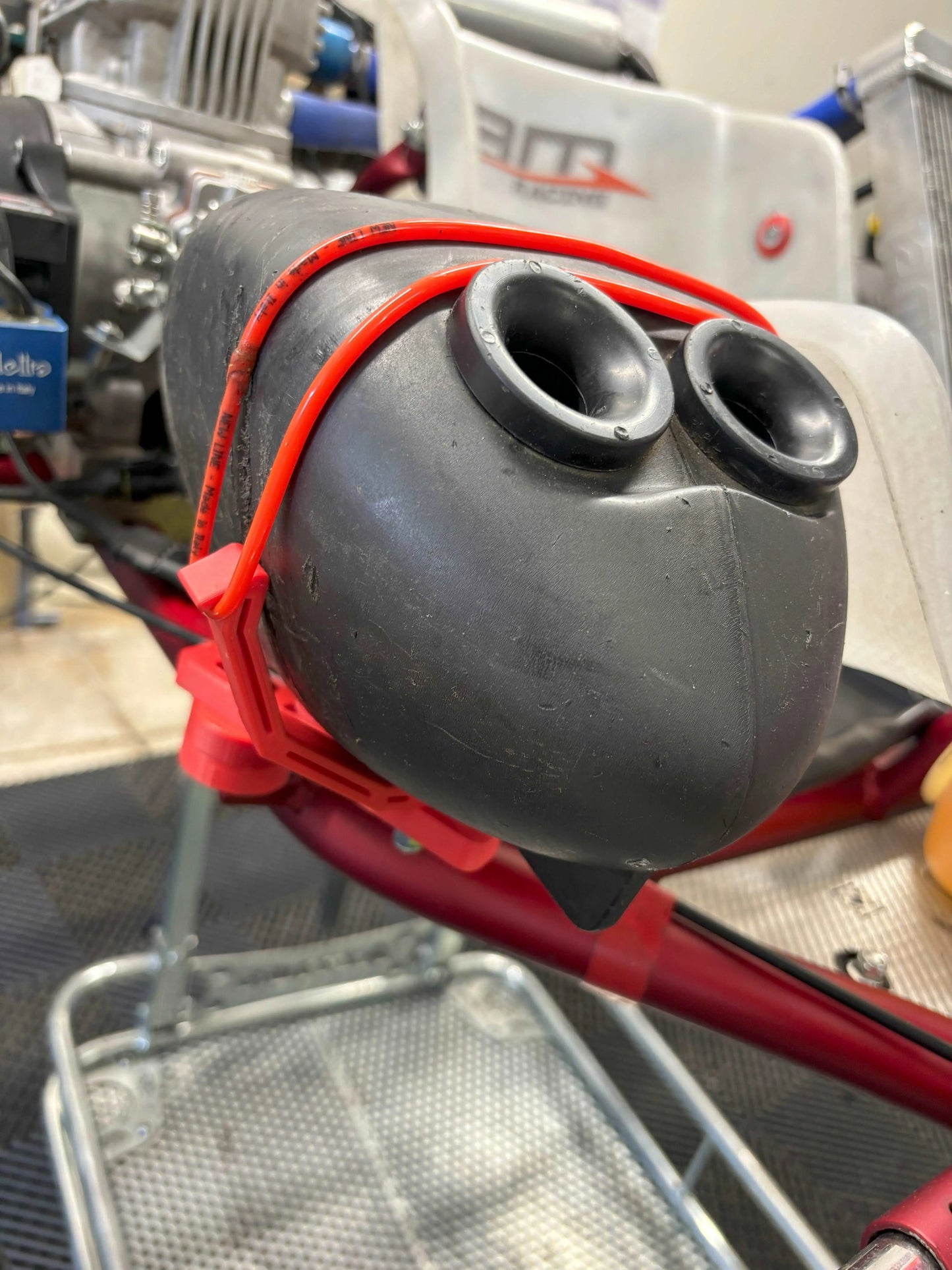 Support boite à air karting X30 et KZ125 avec cale de réhausse