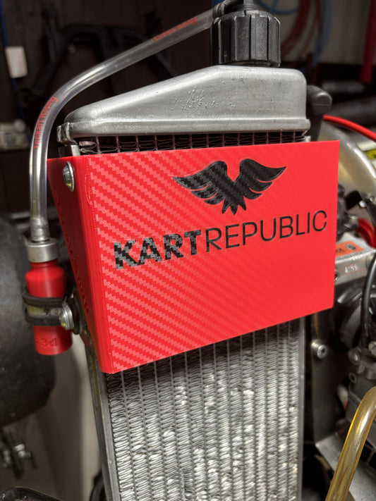 Protection radiateur moteur Rotax en impression 3D rouge effet carbone – pièce personnalisée pour karting.